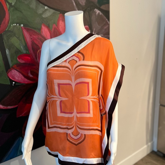 BEBE top, orange in design, size xs, LIKE NEW - Picture 8 of 11